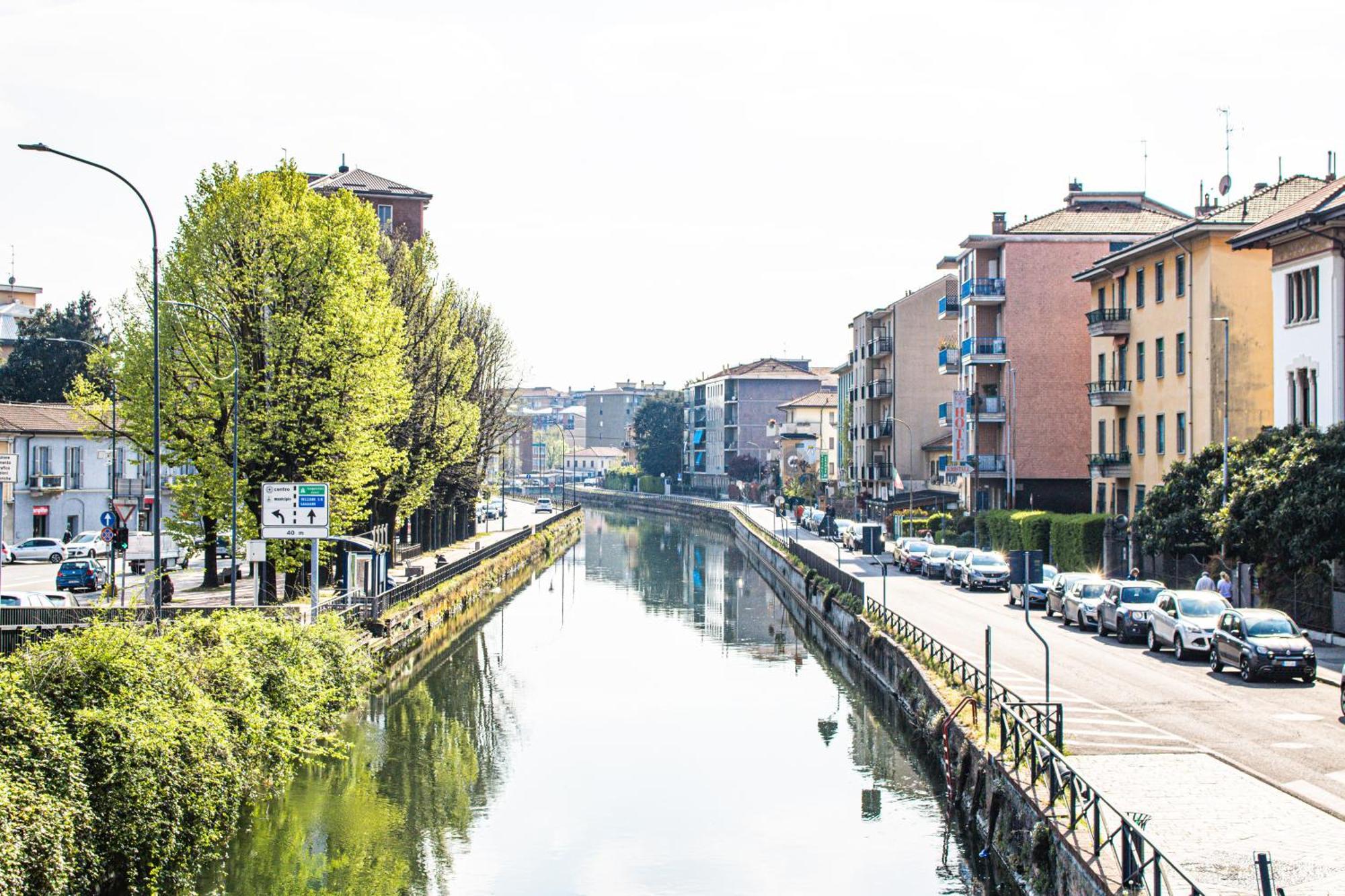 Along The Canal Smart Flat Naviglio - 4 People Corsico Kültér fotó
